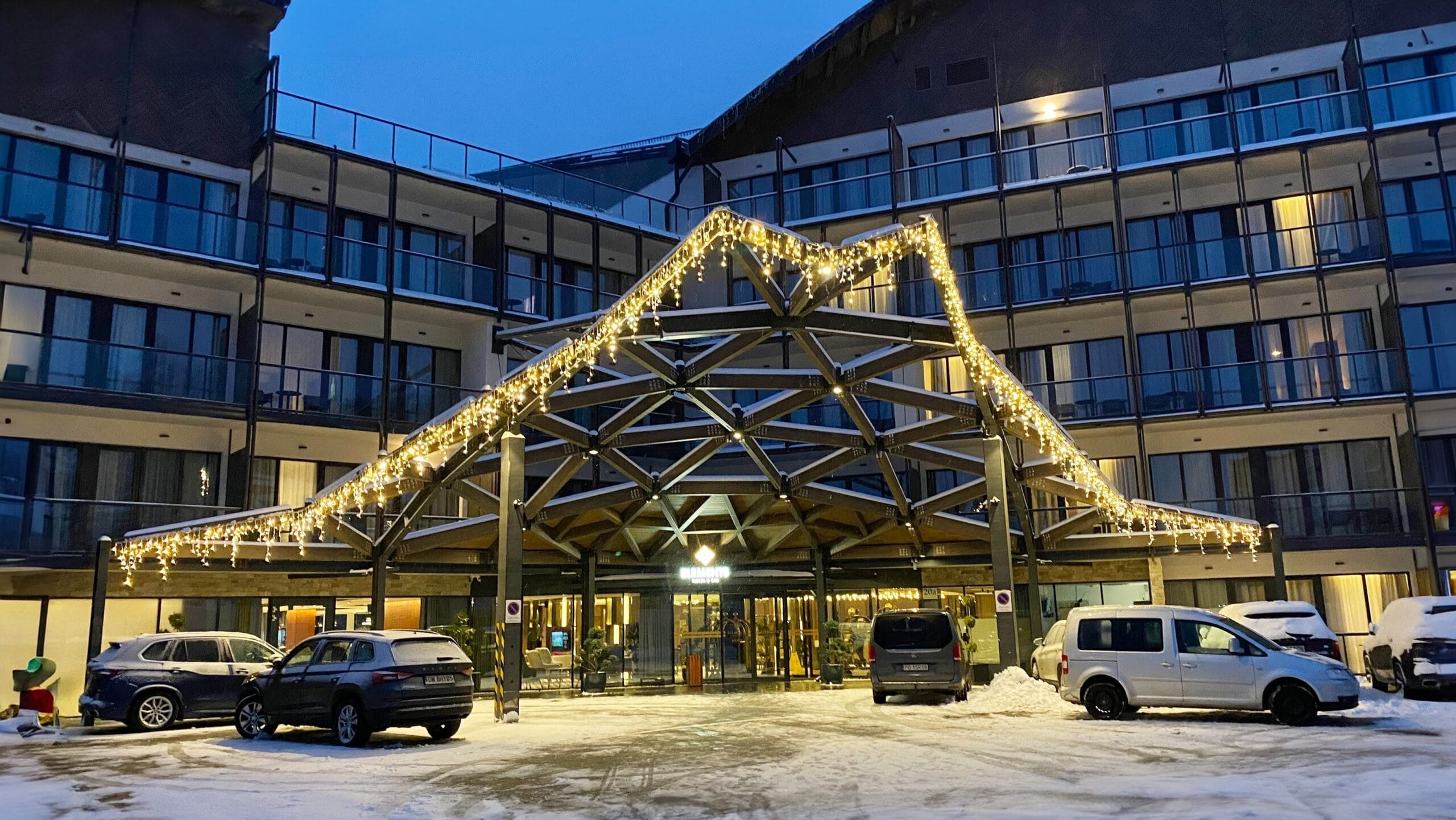 Iluminacja świąteczna w hotelu Elements w Świeradowie-Zdrój