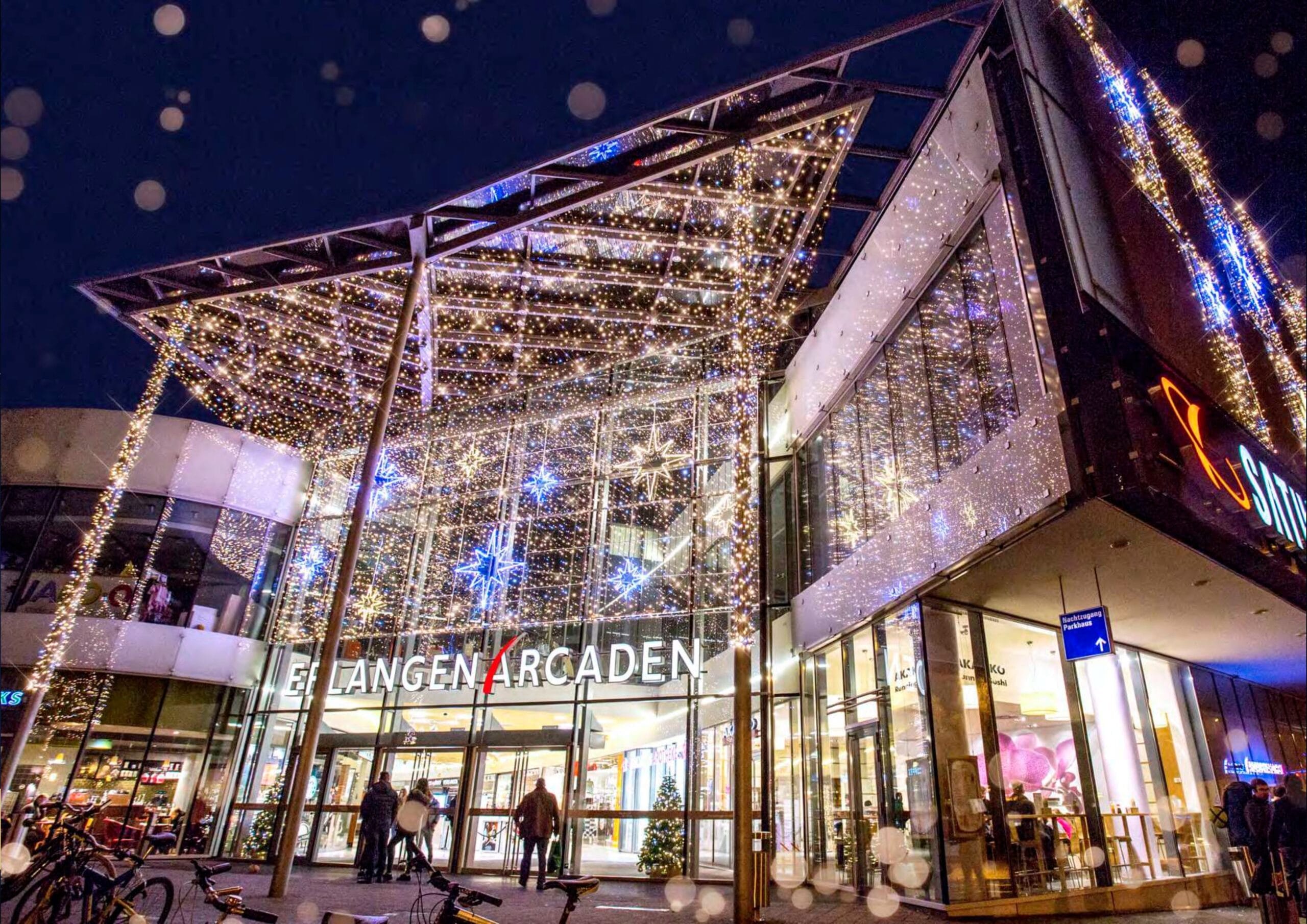 Iluminacja świąteczna w Erlangen Arcaden w Erlangen