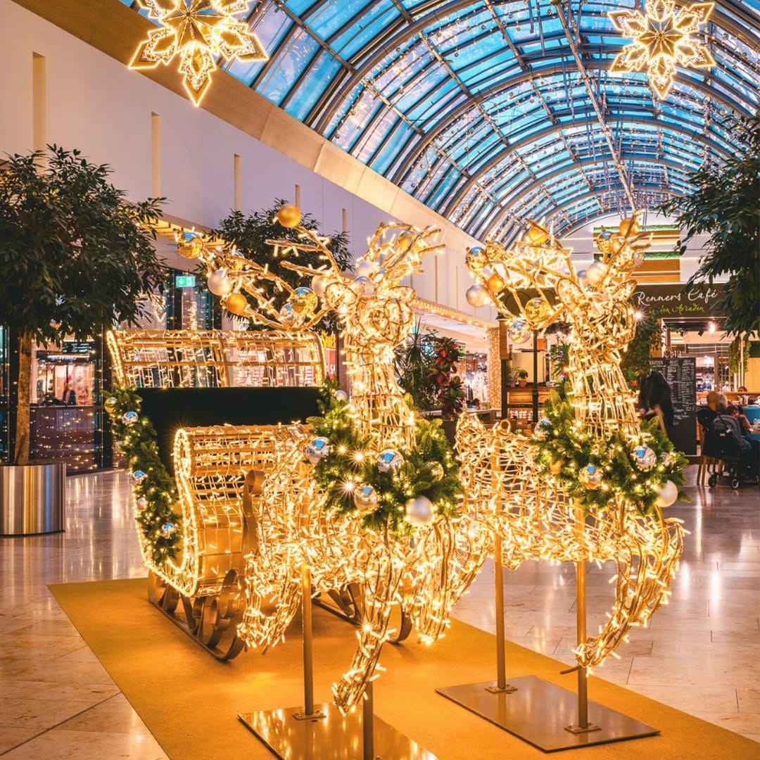 Iluminacja świąteczna w Riem Arcaden w Monachium