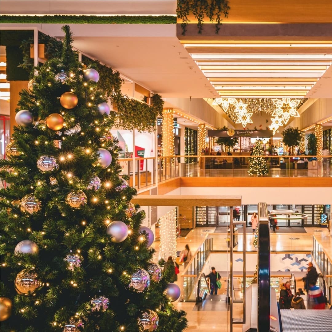 Iluminacja świąteczna w Riem Arcaden w Monachium