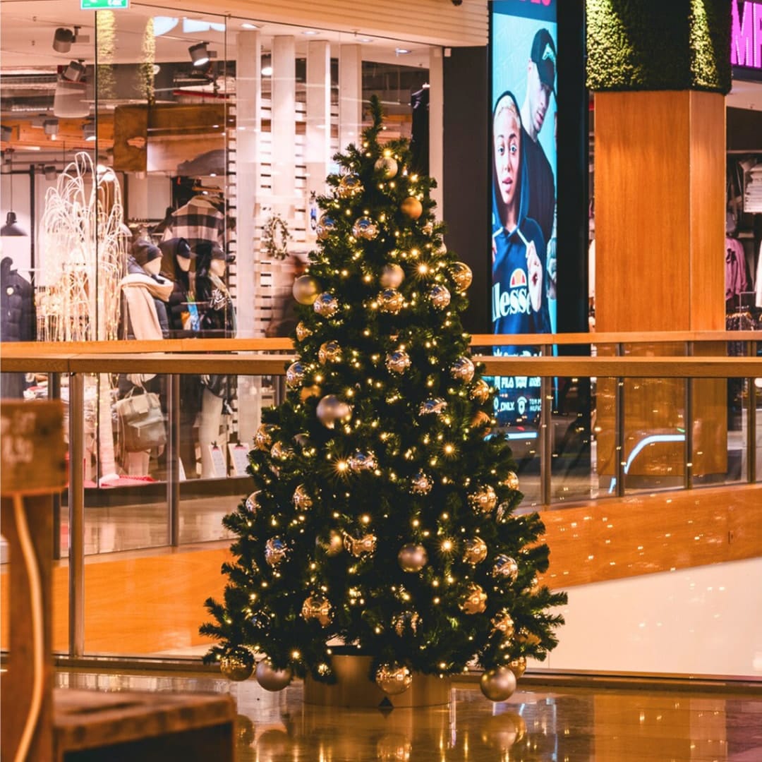 Iluminacja świąteczna w Riem Arcaden w Monachium