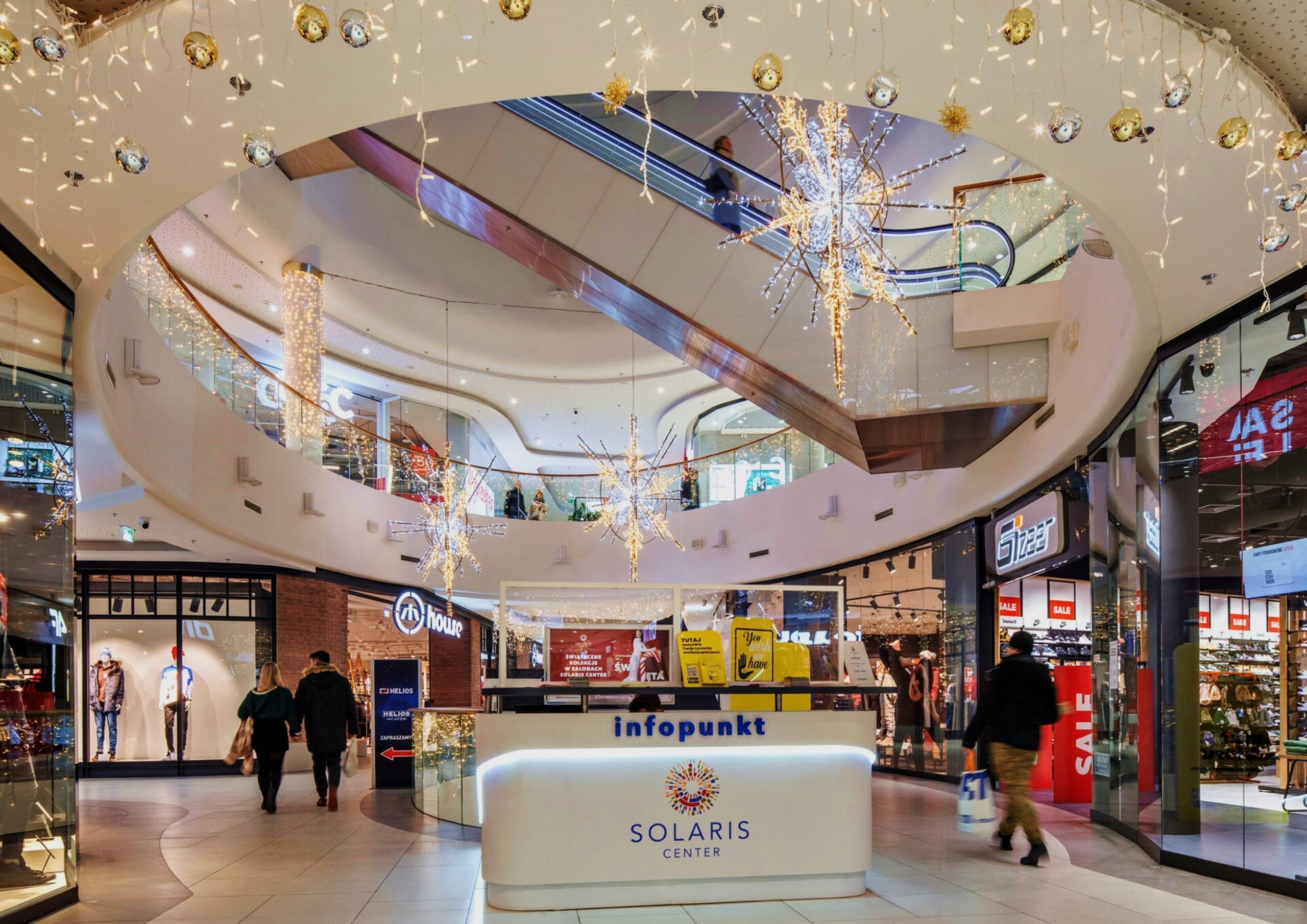 Iluminacja świąteczna w Solaris Center w Opolu