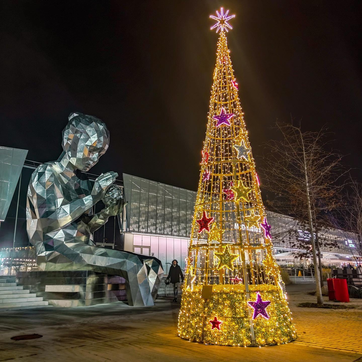 Iluminacja świąteczna w Steel w Saint-Étienne