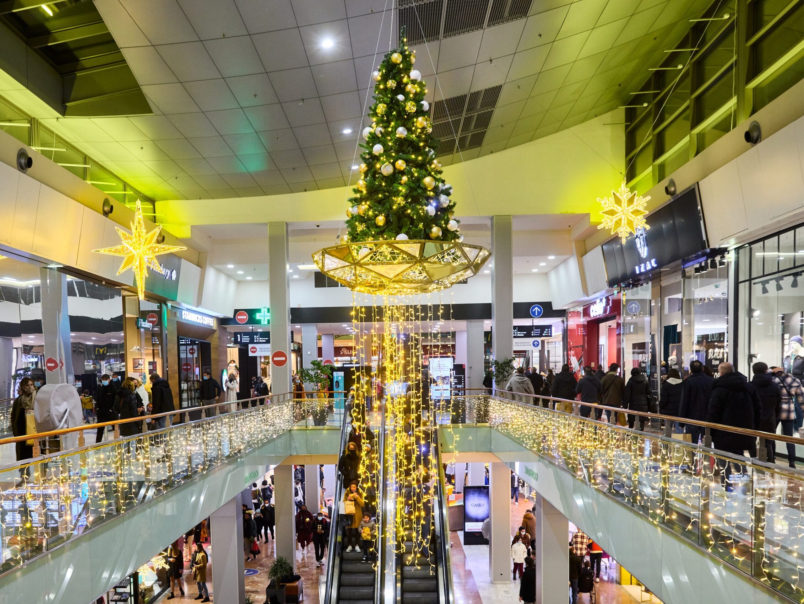 Iluminacja świąteczna w Westfield Velizy 2 w Velizy-Villacoublay