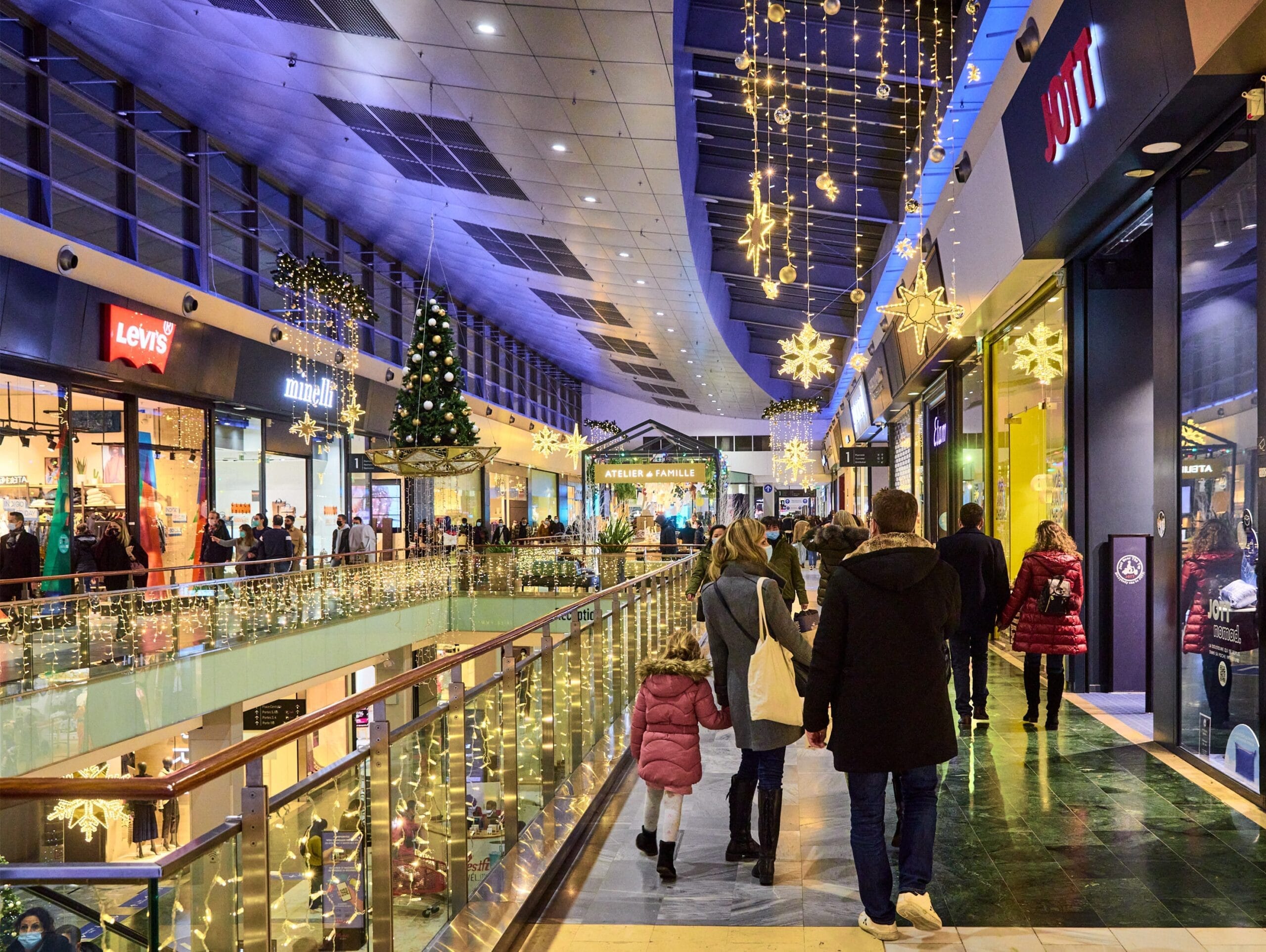 Iluminacja świąteczna w Westfield Velizy 2 w Velizy-Villacoublay