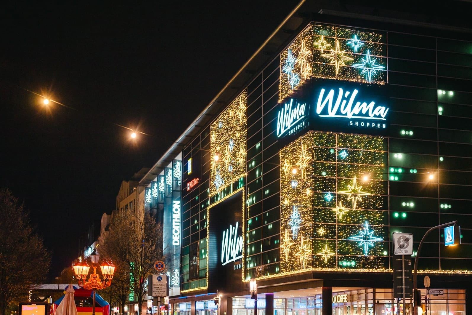 Iluminacja świąteczna w WILMA Shoppen w Berlinie